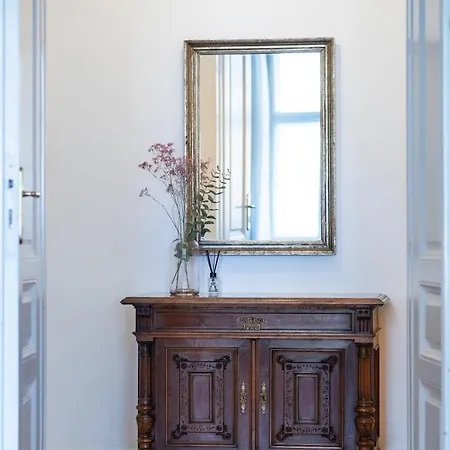 Renovated Historical In The Center Of *