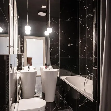 Renovated Historical In The Center Of * برنو