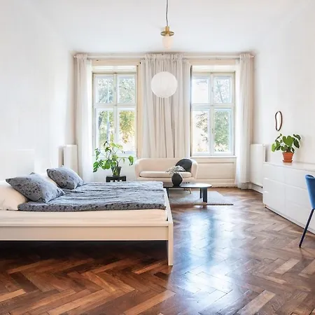Renovated Historical In The Center Of Lägenhet